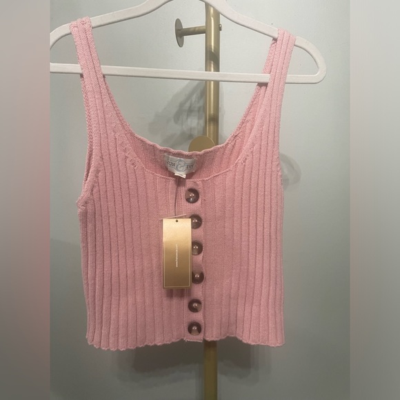 boutique Tops - NWT June & Ivy crop sweater tank size medium